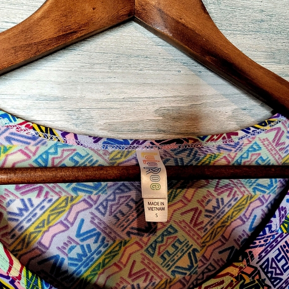 LulaRoe Colorful Pattern Shirt. Perfect Condition! - Picture 3 of 3